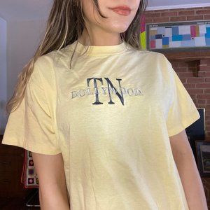Vintage 90s Dollywood Tennessee Embroidered Tee Dolly Parton Single Stit…